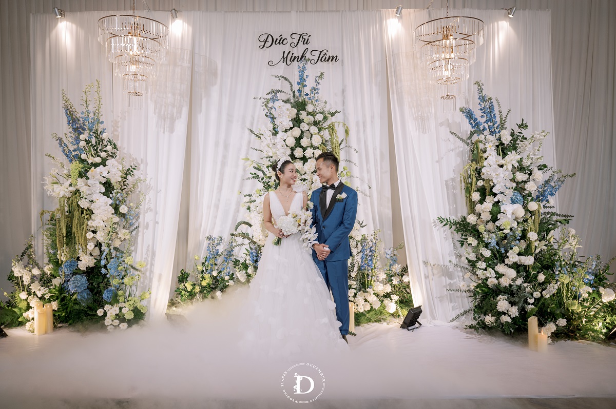 December Wedding Planner