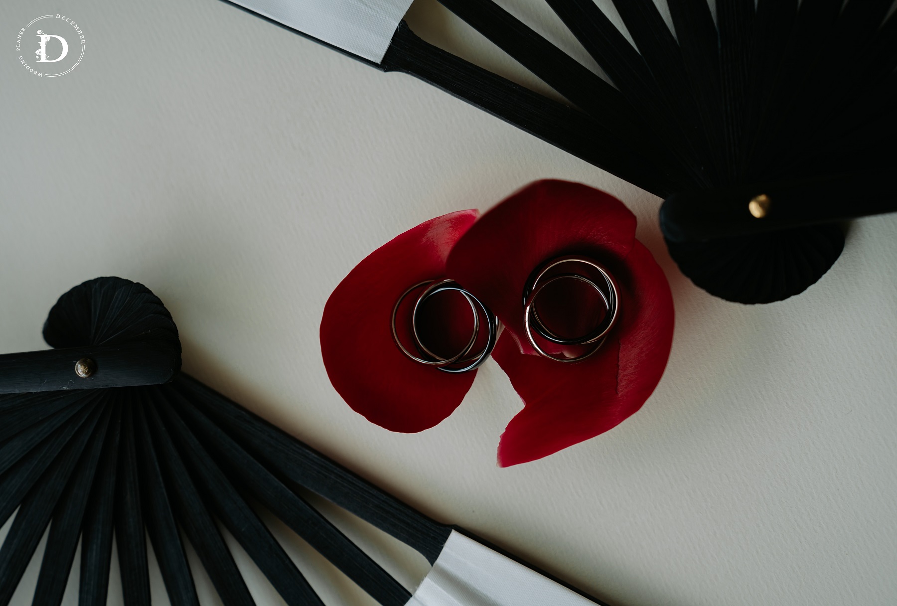 December Wedding Planner