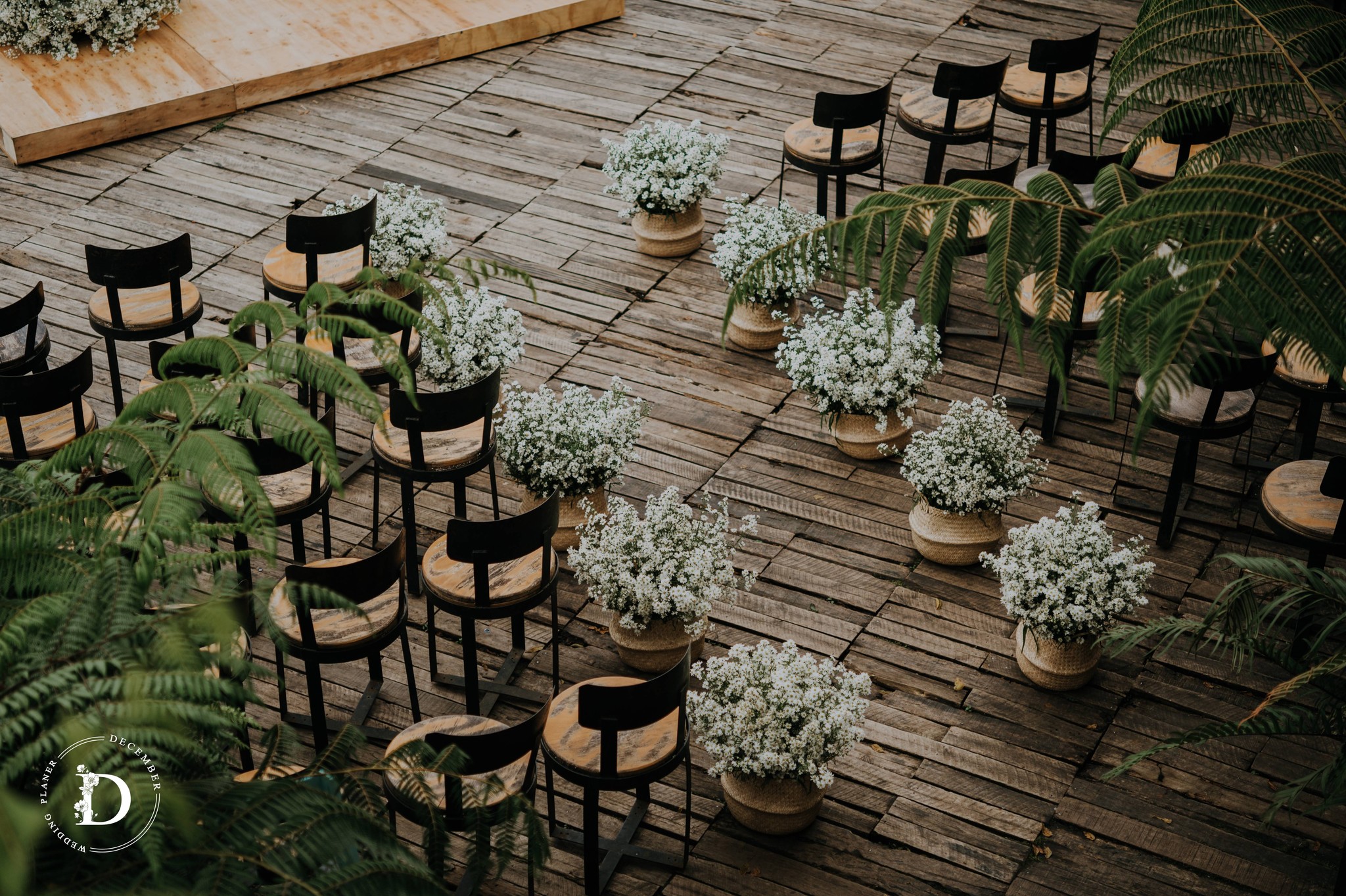 December Wedding Planner