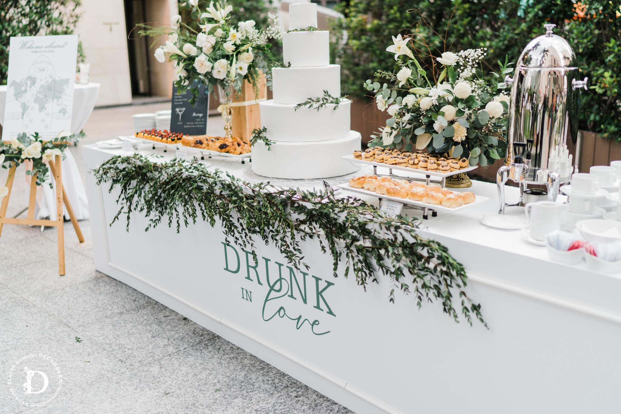 December Wedding Planner