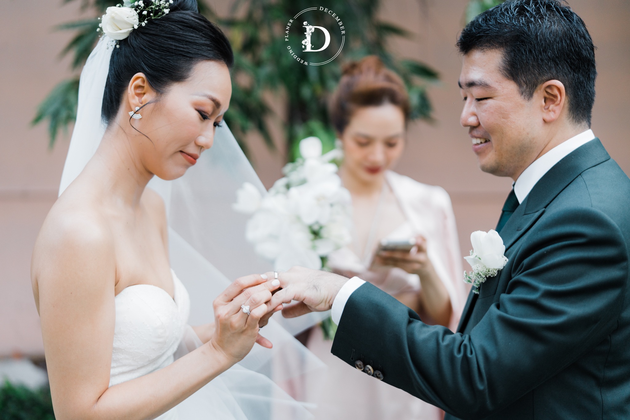 December Wedding Planner