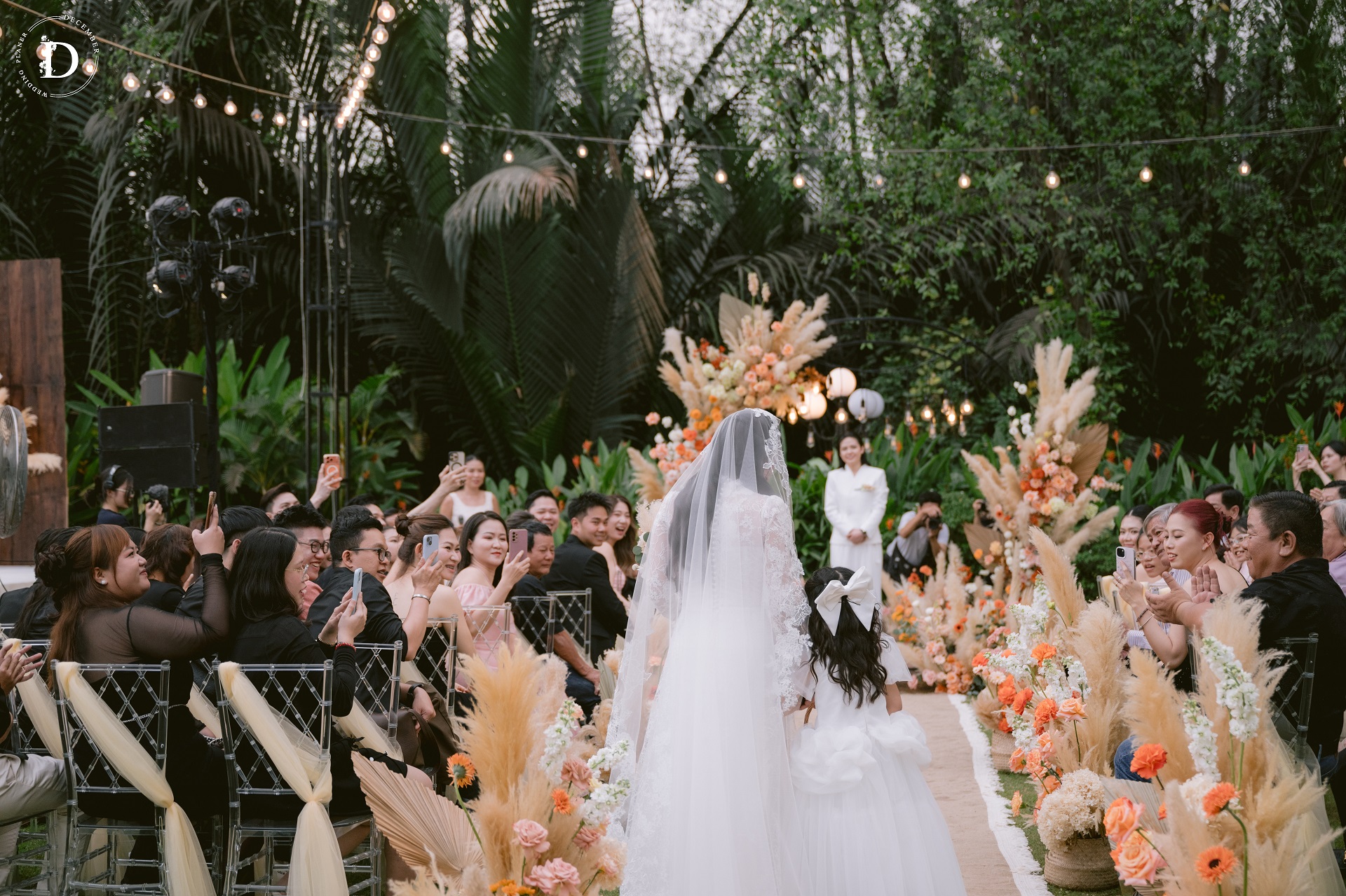 December Wedding Planner