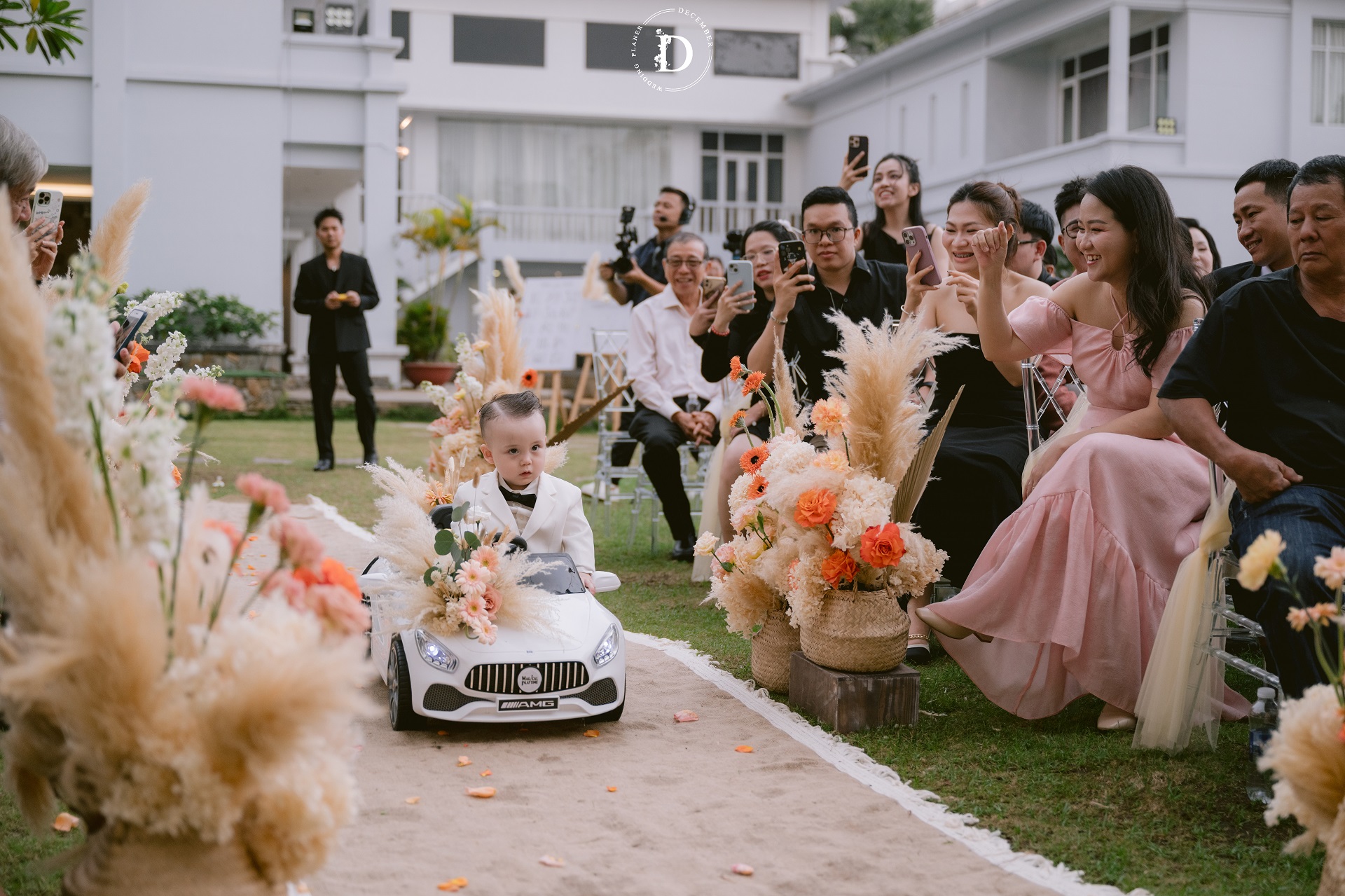 December Wedding Planner