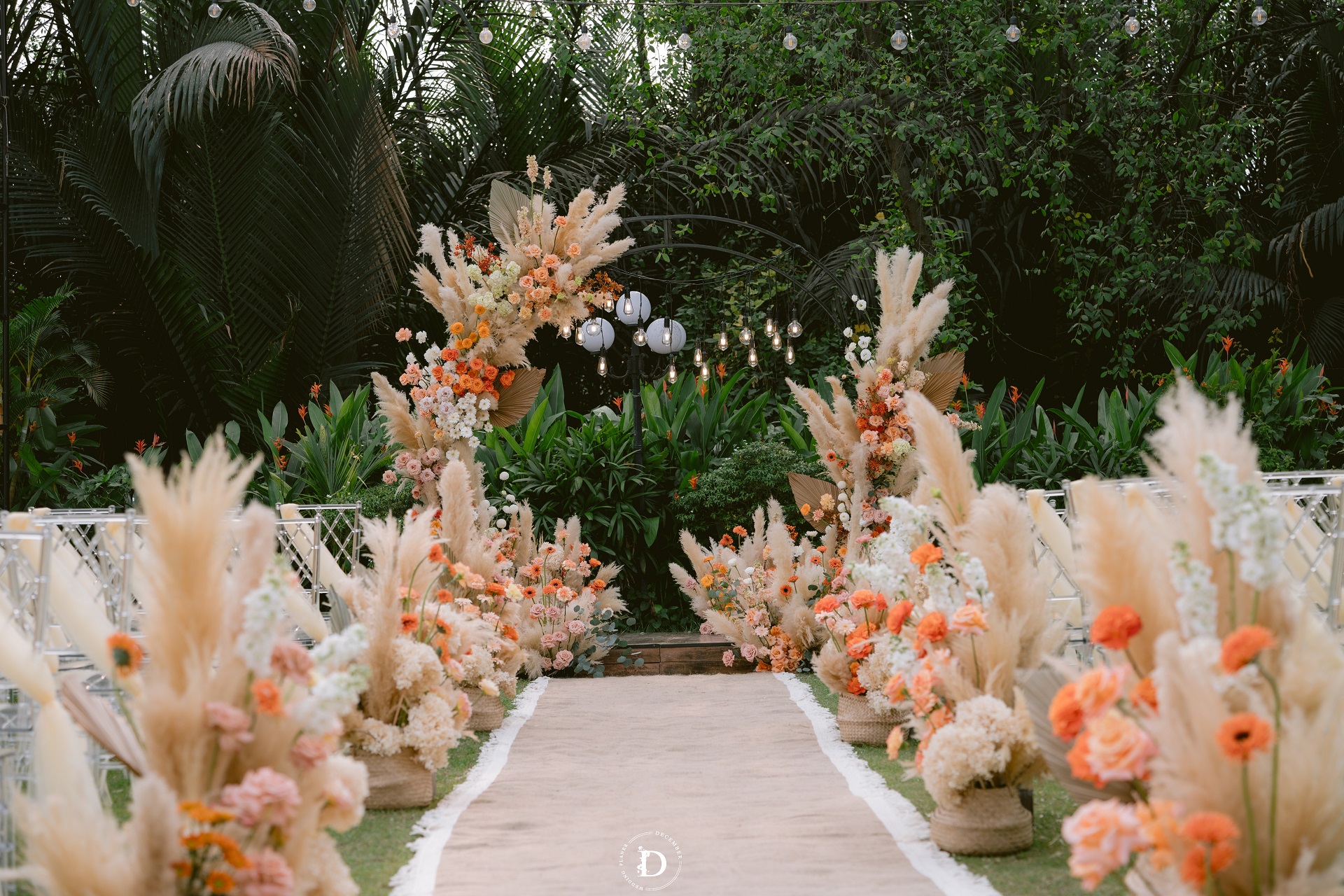 December Wedding Planner